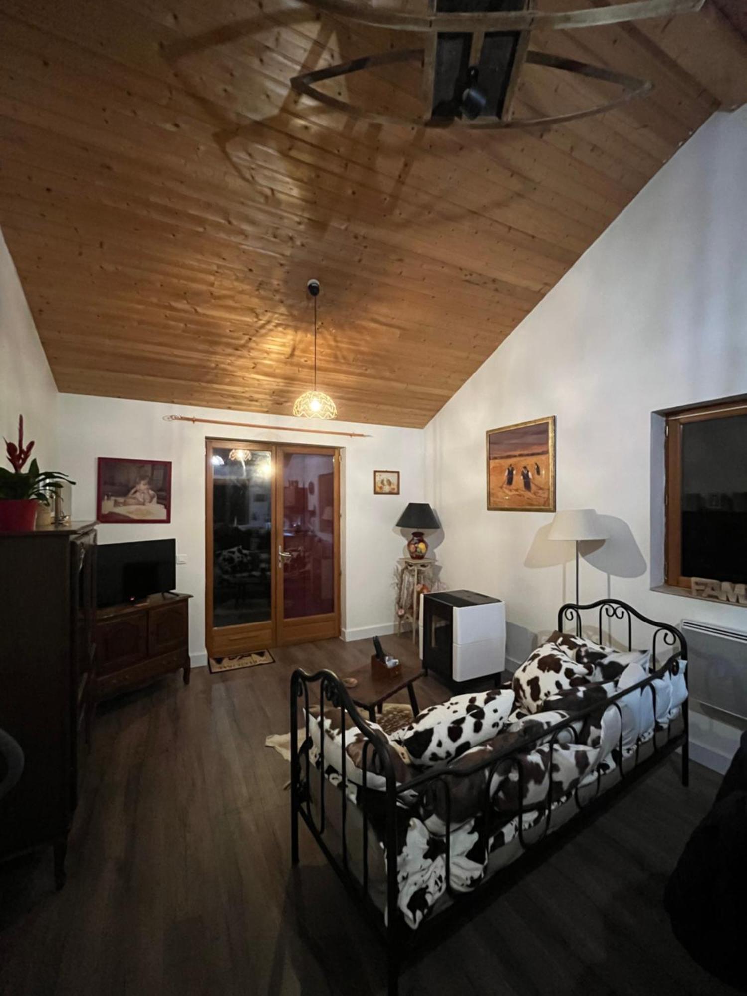Villa Chez Mamie LʼIsle-Jourdain Esterno foto