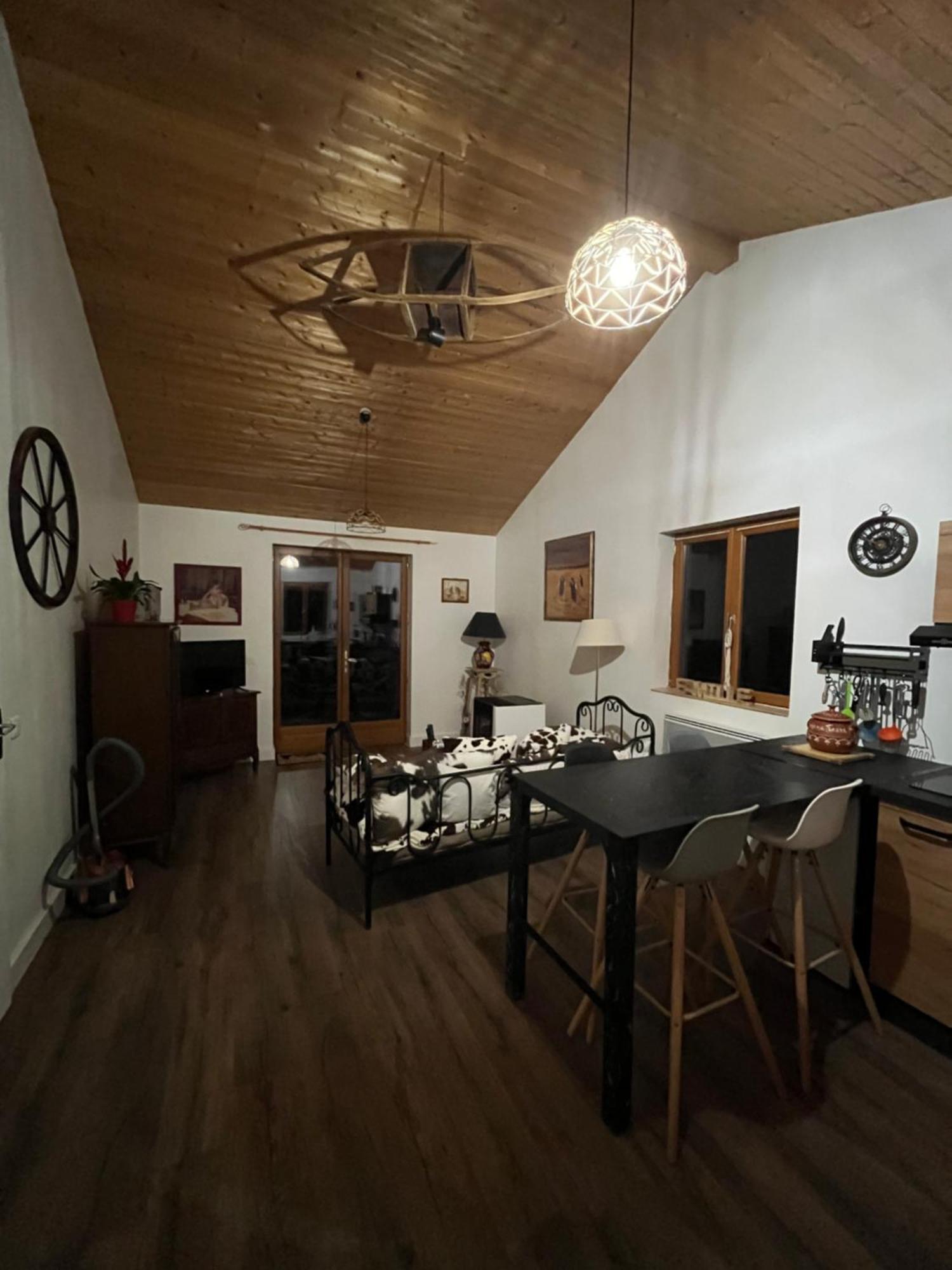 Villa Chez Mamie LʼIsle-Jourdain Esterno foto