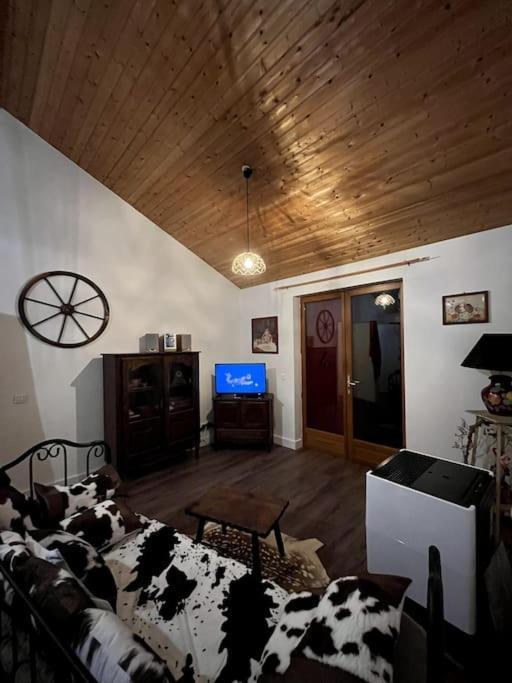 Villa Chez Mamie LʼIsle-Jourdain Esterno foto